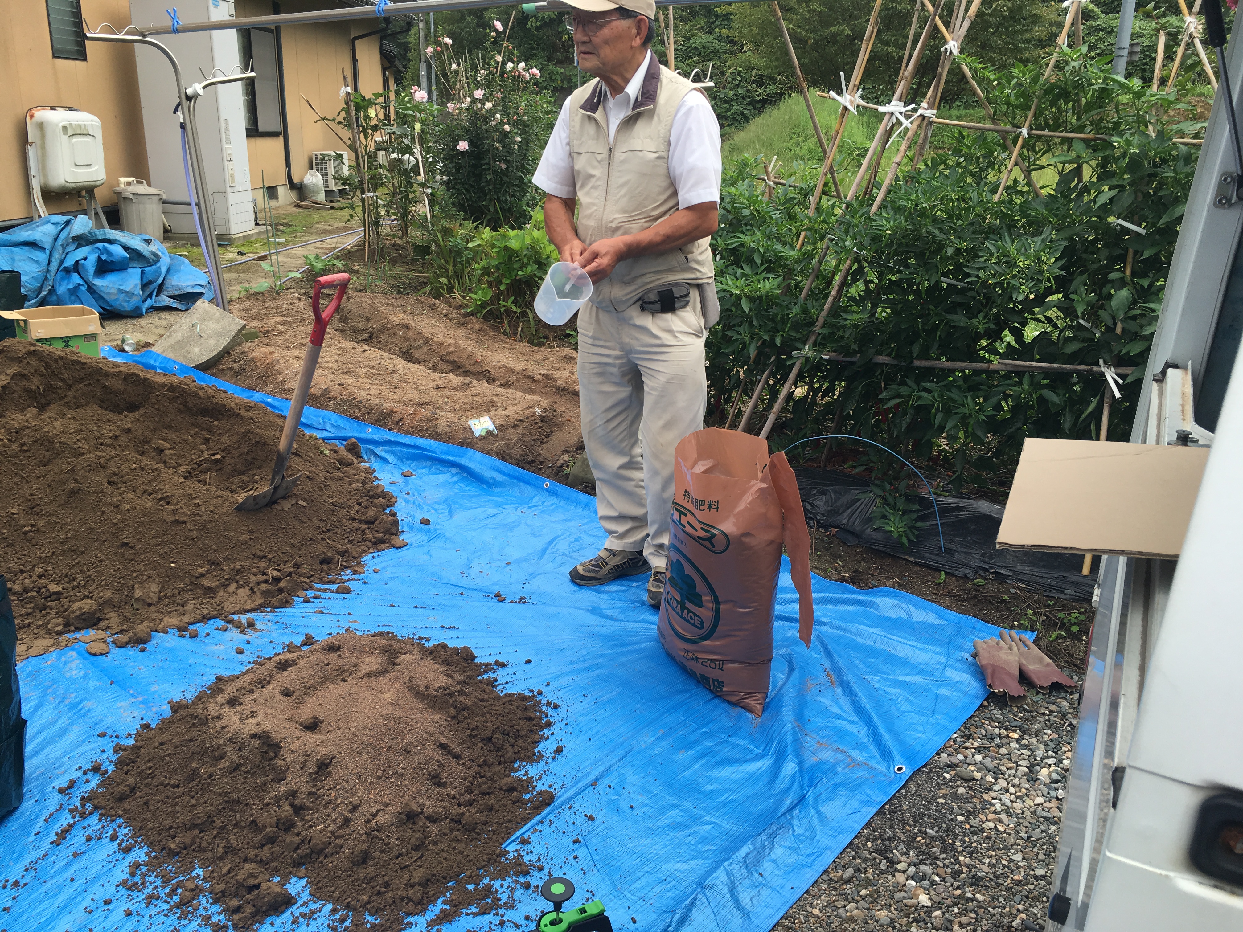 土ふかふか！プランターで固定種、微生物農法にトライ